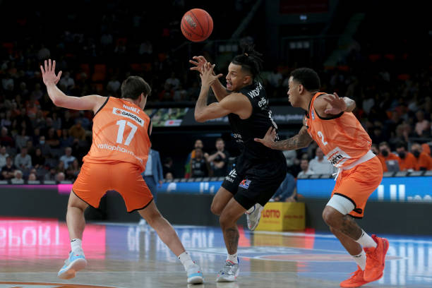 一名意大利 一名意大利